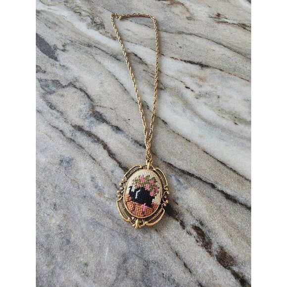 Victorian Style Handmade Crossstich‎ Necklace - Picture 2 of 5